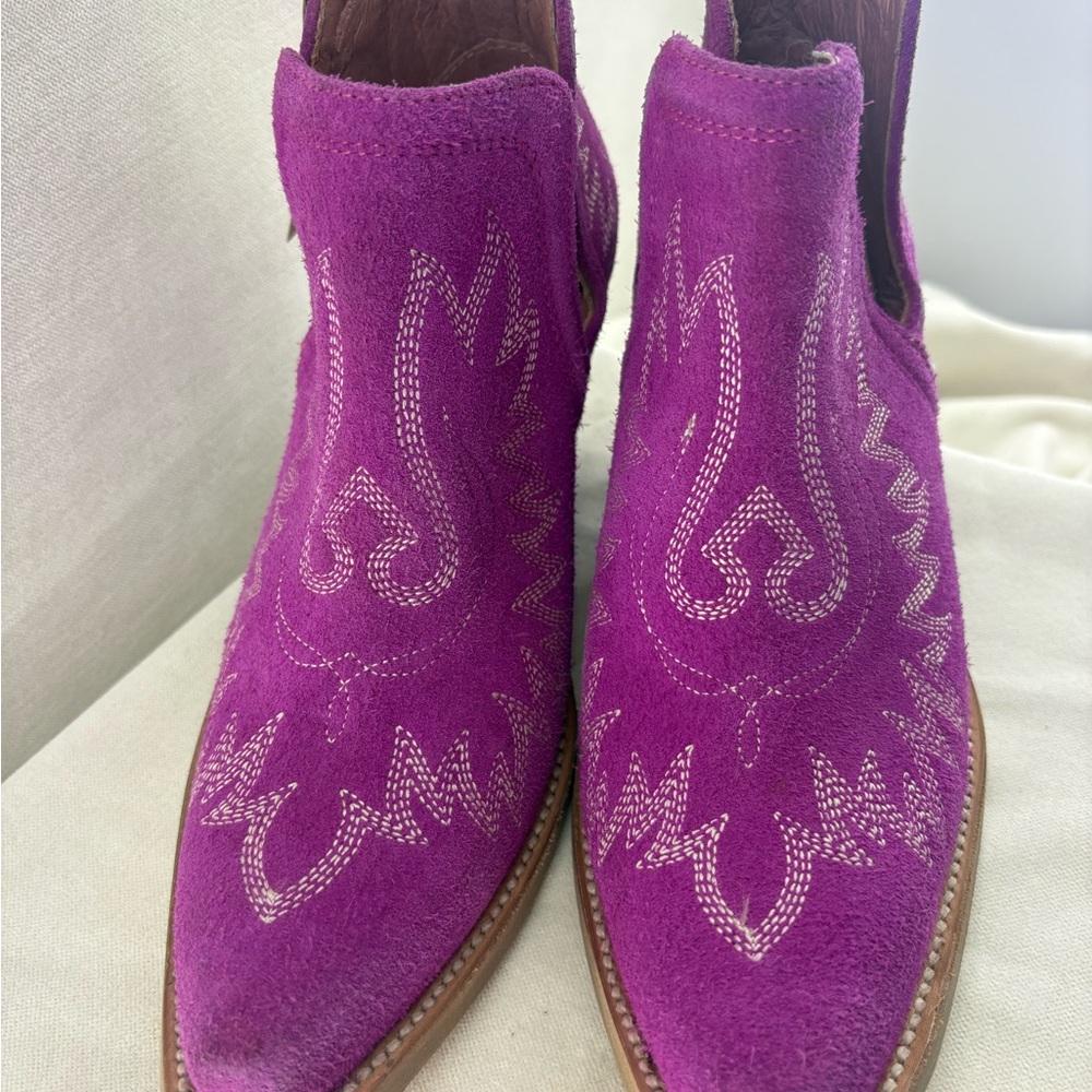 Ariat Dixon Women's Fuchsia Ankle Booties size 6.5M NIB - Picture 2 of 9